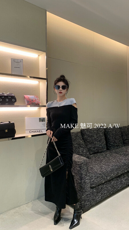 Autumn is new! [MAKE Charm] temperament women's double off-the-shoulder contrast color top and bottom stitching side slit drawstring dress 8979# OZQ