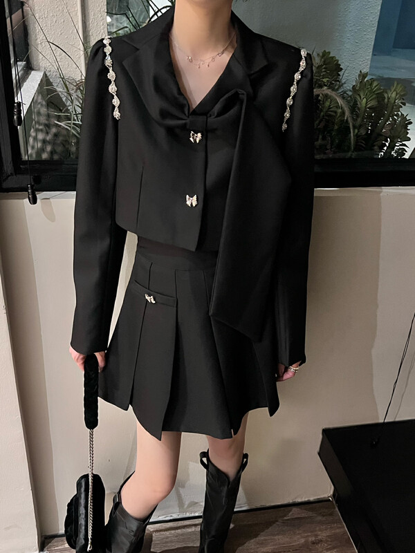 Original price 157.79! [FEI MAO] Minority Design Nail Drill Short Suit + High Waist Skirt Suit Z-8361