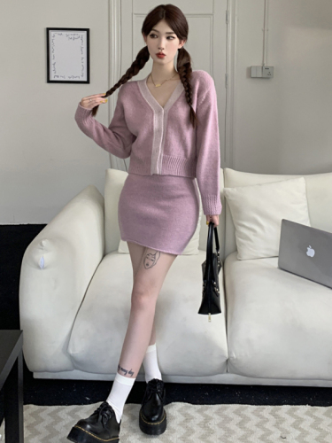 Real shot early autumn French style small fragrance temperament gentle color matching cardigan sweater high waist bag hip skirt suit