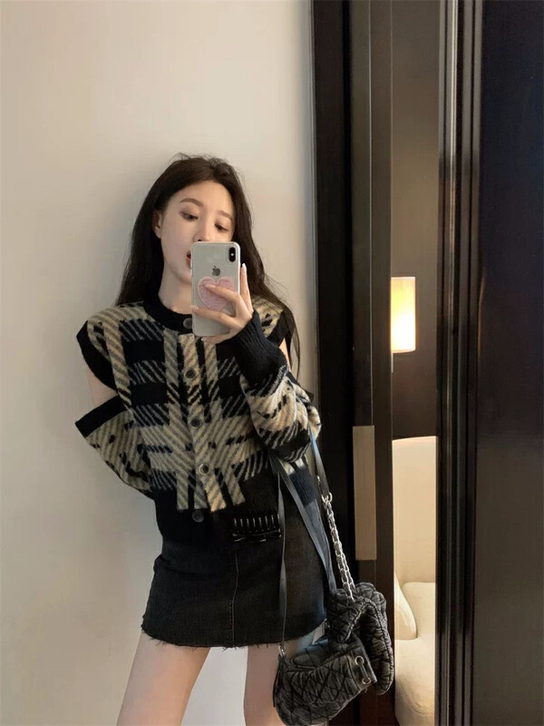 Autumn is new! [L.L STUDIO] multi-wear plaid all-match round neck warm sweater (with removable sleeves) 77900# PCZ