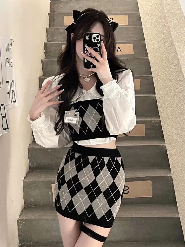 New in early autumn! [L.L STUDIO] College style knitted vest with hip skirt ➕ doll collar shirt + checkered suit (with detachable leg straps) 77789# PCZ