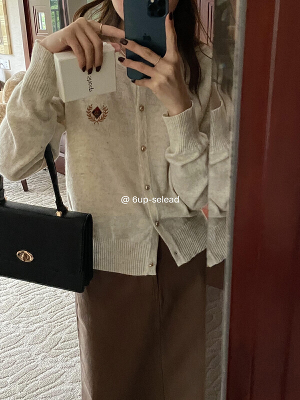 Autumn is new! [6-UP] Korean style embroidered pattern breasted warm sweater (including 35% wool) 69120# CQW