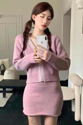 Real shot early autumn French style small fragrance temperament gentle color matching cardigan sweater high waist bag hip skirt suit