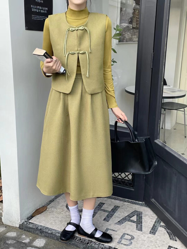 Autumn is new! [JH] Net red Xiaoxiang vest + solid color base + slim skirt suit 42777# PCZ