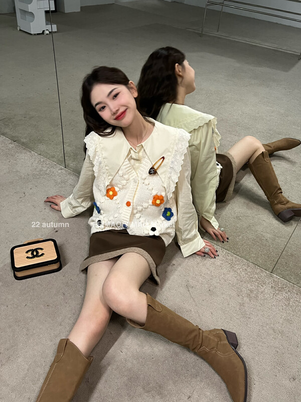 [FEI MAO] New three-dimensional flower twist vest ins gentle wind French v-neck vest Z-3107