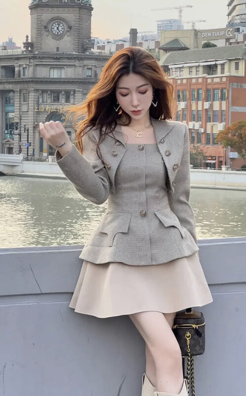 Autumn is new! [JH] Net red Xiaoxiang short coat + camisole + pleated skirt suit 43001# PCZ