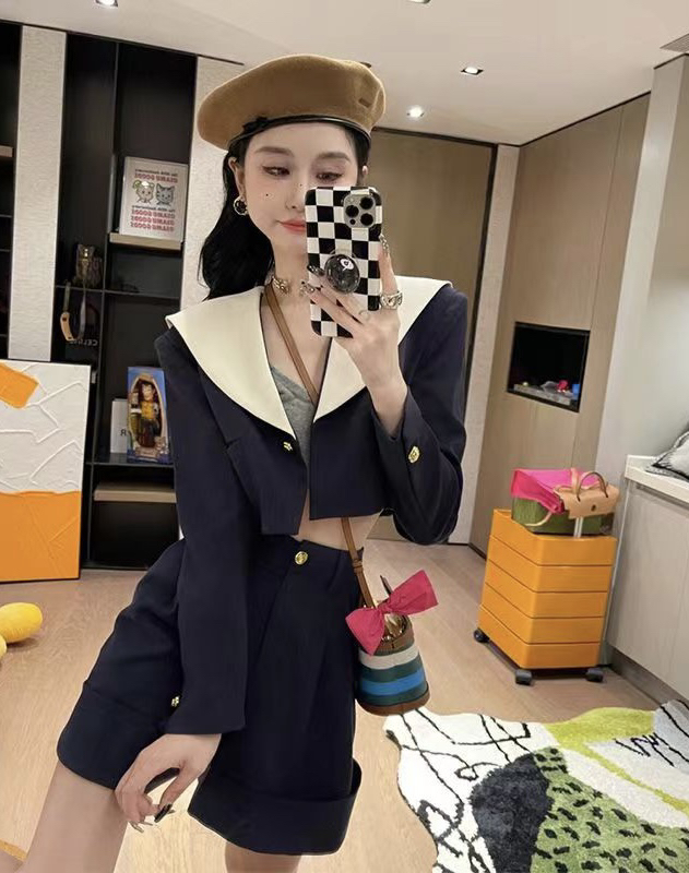 Autumn is new! [JH] Net red Xiaoxiang hit color short jacket + loose casual shorts suit 42796# PCZ