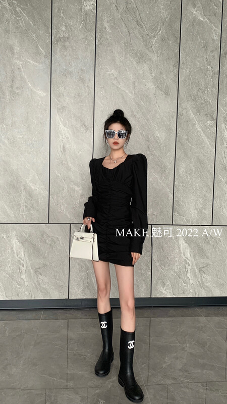 Original price 135.23! New in early autumn!  【MAKE Charm】Temperament woman solid color square neck pleated dress 3352# OZQ