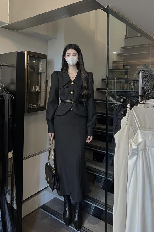 Autumn is new! [JH] Net red lantern sleeve shirt + fishtail skirt suit (with belt) 42875# PCZ
