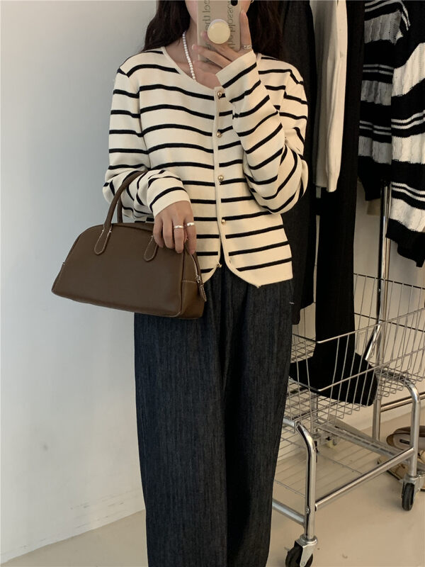 New in autumn! [ARE YOU] Round neck single-breasted comfortable all-match knitted cardigan 199# L