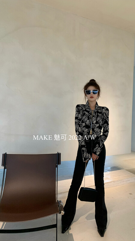 Early autumn new style! [MAKE charm] high-level atmospheric random letters two-way zipper cuff short jacket 50296# OZQ