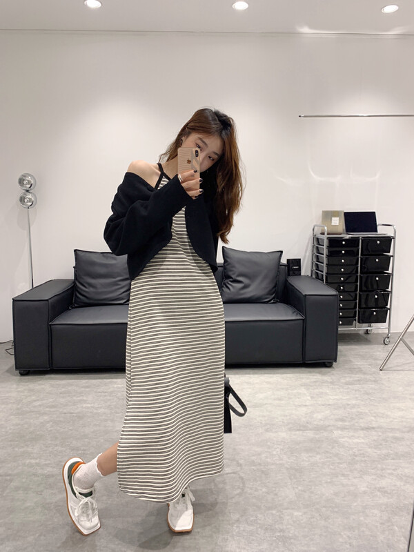 Autumn is new! [VANESSA] Korean texture striped suspender skirt + back slit short jacket two-piece suit 6721# OZQ