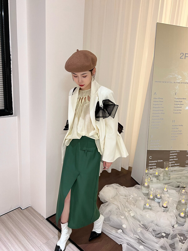 Original price 157.79! [FEI MAO] Small design three-dimensional bow suit Z-8448