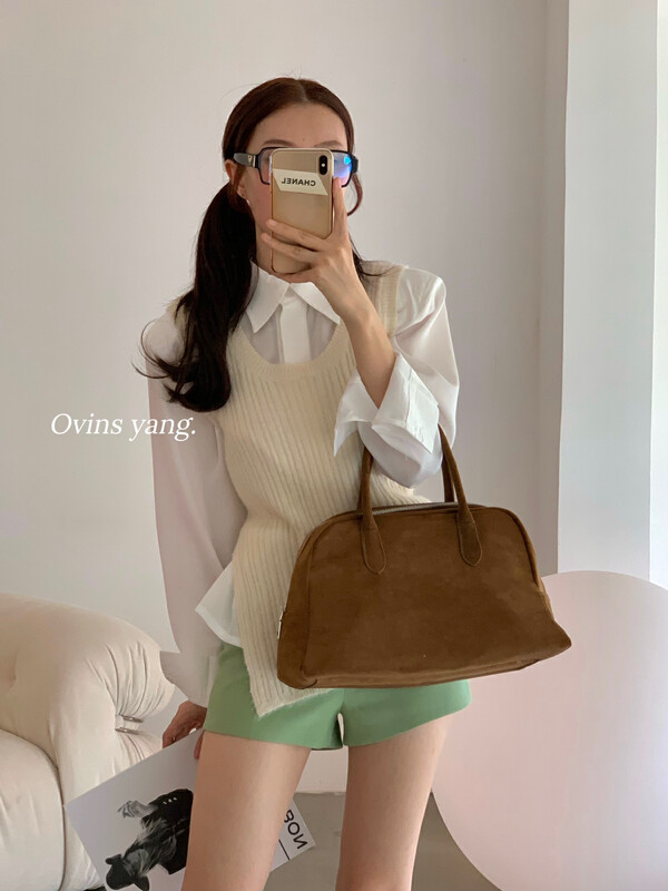 [OVINSYANG] Side slit soft waxy U-neck vest knitted sweater knitted vest 8910