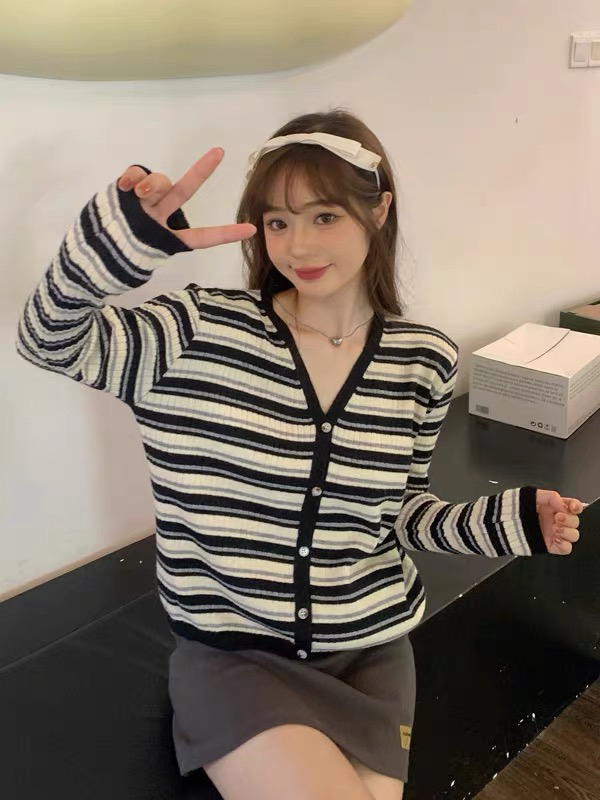 New in autumn! [Fire Music] Versatile striped casual knitted cardigan 7017# WTT