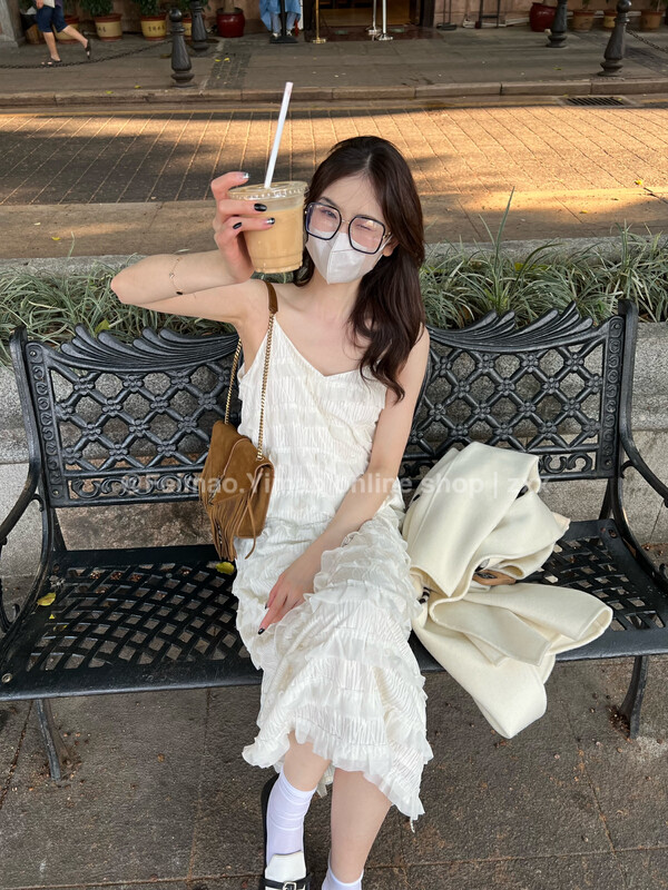 [FEI MAO] Korean version of the new fashion ruffled stitching solid color mid-length suspender cake dress Z-8553