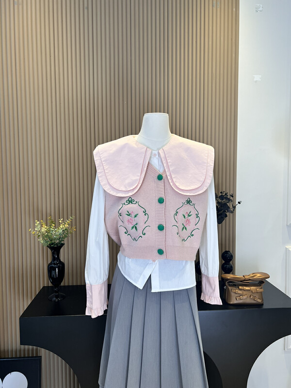 [FEI MAO] New Korean embroidered V-neck vest in early autumn is simple and sweet Z-3116