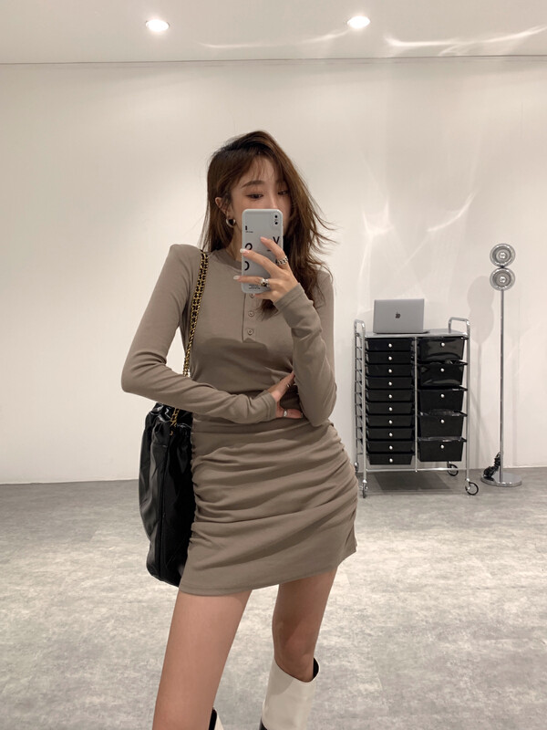 New in early autumn!【VANESSA】Korean elastic ribbed pleated backless hot girl dress 6605# OZQ