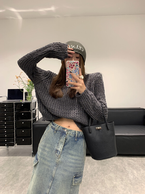 New in autumn! [VANESSA] Small shoulder pads fashionable short warm sweater 6865# OZQ