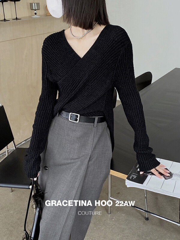 【GRACETINA HOO】Designed V-neck off-shoulder knitwear can be worn with V-neck or one-line neck Z827