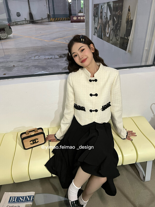 【FEI MAO】Small Fragrant Lazy Cheongsam Buckle High-quality Design Coat Short Coat Z-8533