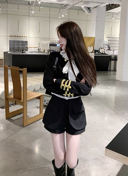 Autumn New! [JH] Net Red Xiaoxiang Short Jacket + Striped Shirt + Loose Casual Shorts Suit (with Bow Tie) 42802# PCZ