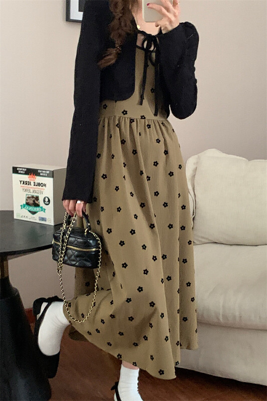 New in autumn! [Timely rain] Korean style ins retro sweet short coat + small flower suspender temperament even suit A1457# WPL