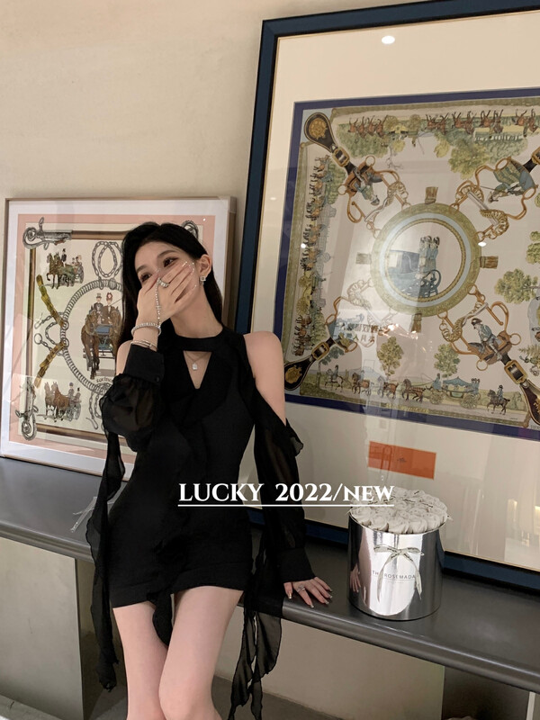 Autumn is new! [LUCKY] Hollow-out halter neck off-shoulder agaric little woman's pure desire dress 9447# ZXX