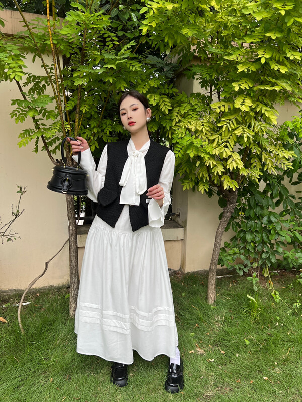 Original price 81.21! [FEI MAO] Commuter simple V-neck vest Z-8415