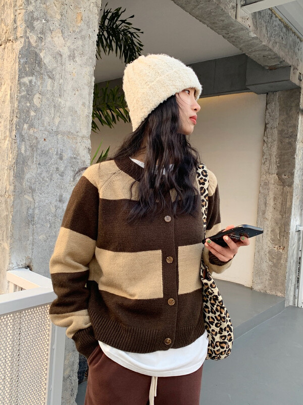 【FEI MAO】Contrast color retro striped knitted cardigan long sleeve round neck temperament all-match Korean style warm sweater Z-2069# CQW