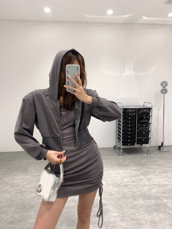 New in early autumn! [VANESSA] Pleated suspender hot girl dress ➕ hooded sweater jacket set 6600# OZQ