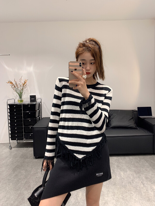 New in autumn!【VANESSA】Inverted triangle beard ice silk warm sweater 6792# OZQ