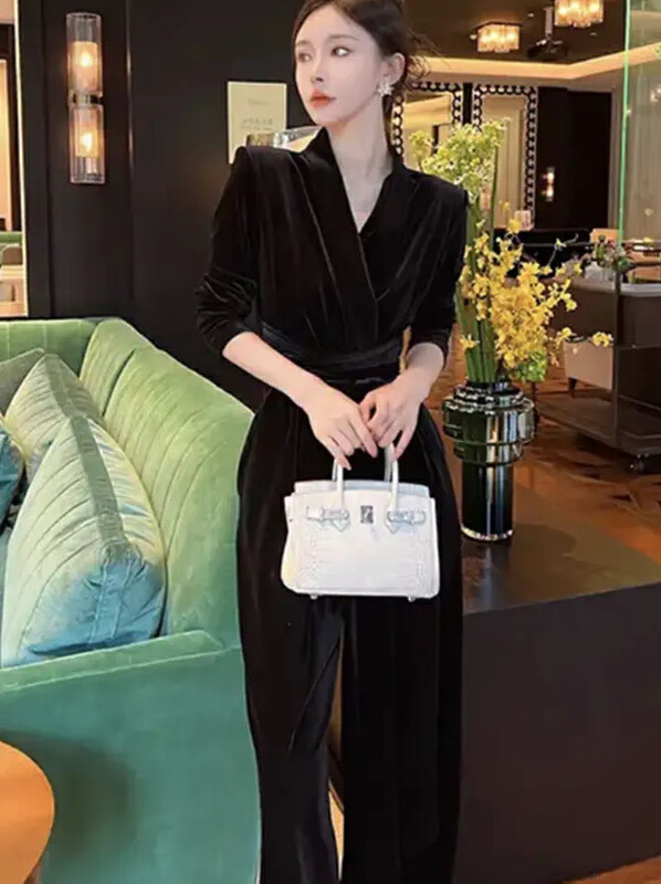 Autumn is new! [L.L STUDIO] French temperament high waist strap V-neck velvet jumpsuit (with waist rope) 78058# PCZ