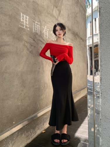 Real price, retro temperament, simple one-shoulder + high waist, slim body, fishtail skirt, two-piece suit