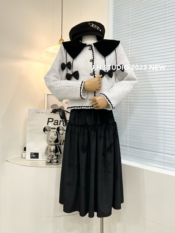 New in autumn! [JH] Net Red Little Fragrant Doll Collar Short Coat + Versatile Simple Skirt Suit (with Bow) (Only Set) 42947# PCZ
