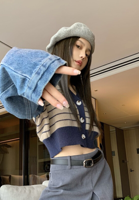 Autumn is new! [JH] Net red hit color sweater stitching denim short jacket 42937# PCZ