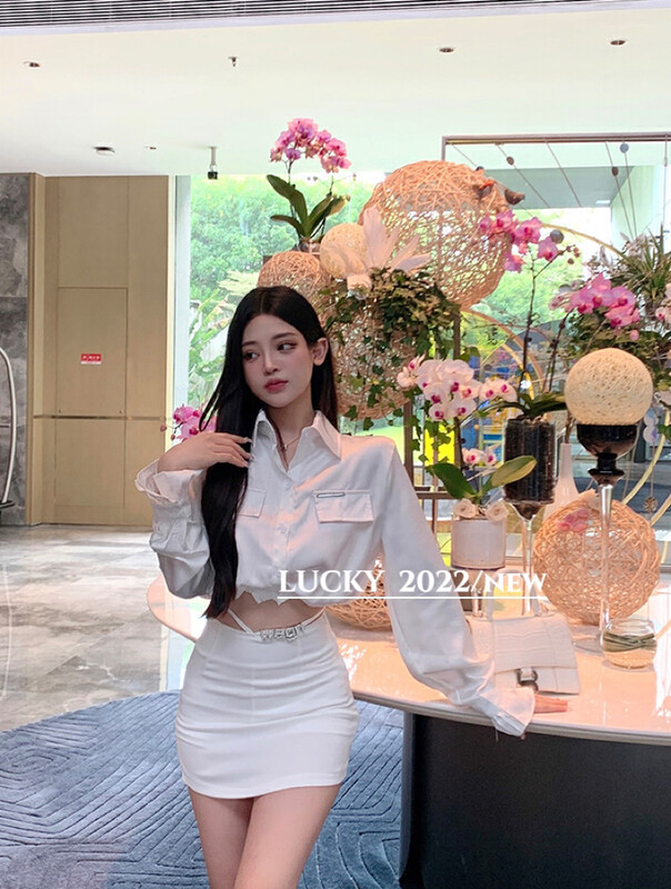 Autumn is new! [LUCKY] Lotus leaf sleeve satin short shirt + high waist slim skirt suit 9473# ZXX