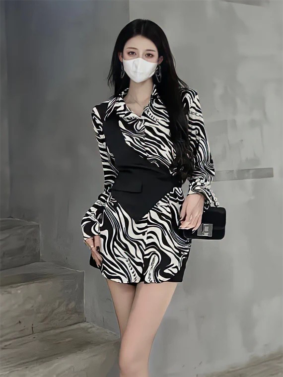 New in autumn! [L.L STUDIO] Irregular fake two-piece stitching shirt 77862# PCZ