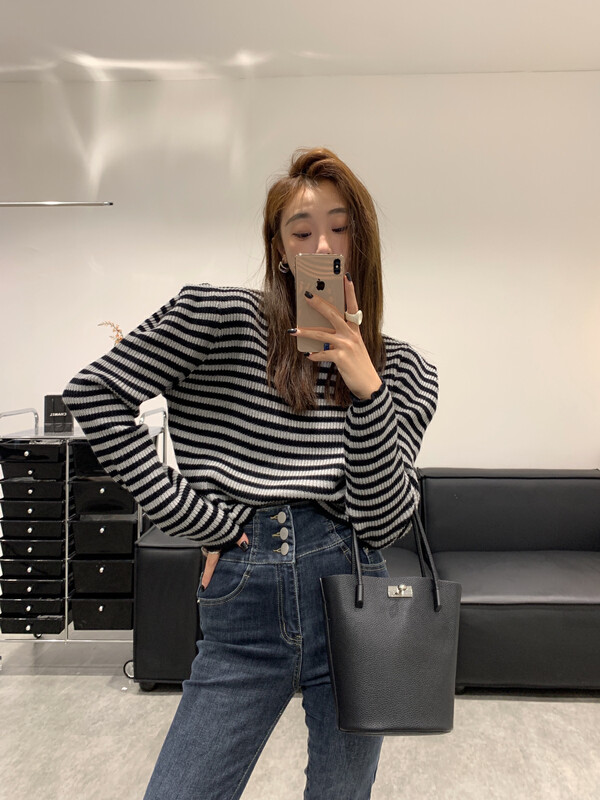 New in autumn! [VANESSA] Design striped right-angle shoulder warm sweater 6835# OZQ