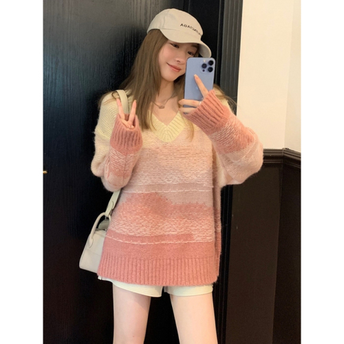 Gradient long-sleeved sweater women's autumn and winter 2022 new design sense niche lazy loose pullover v-neck knitted top