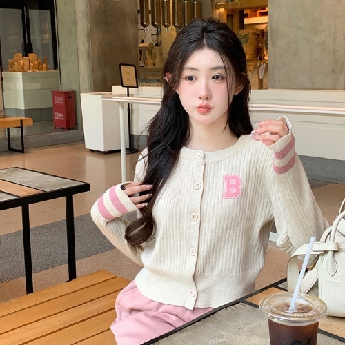 2022 autumn and winter new Korean style contrast color knitted cardigan women's thin short letter embroidered long-sleeved knitted cardigan