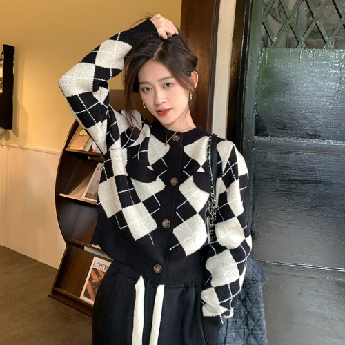  autumn new Korean version of the retro simple round neck contrast color diamond long-sleeved knitted cardigan jacket women's black