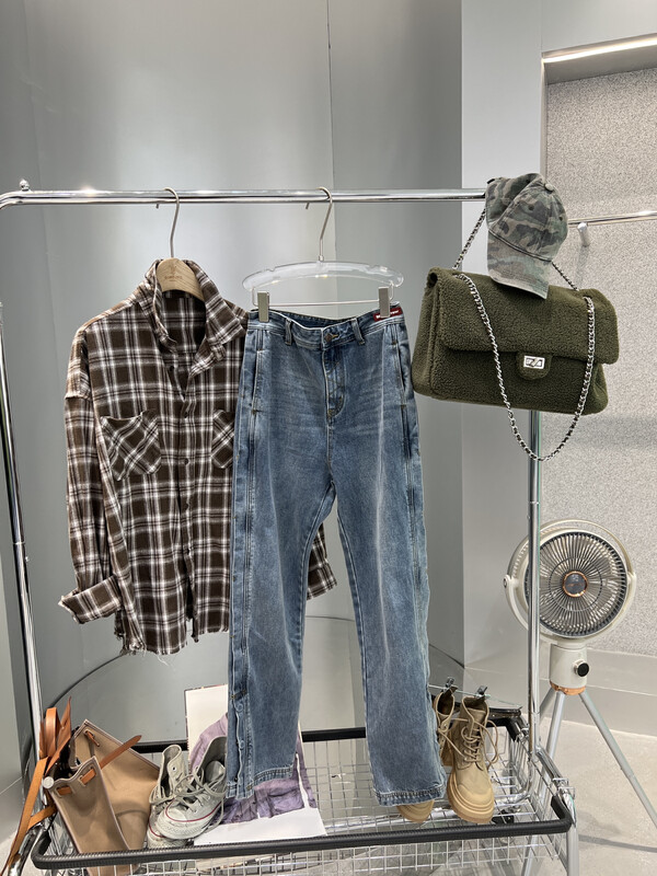 [BOBO1972] Button personality all-match jeans jeans only sell pants CQL225163