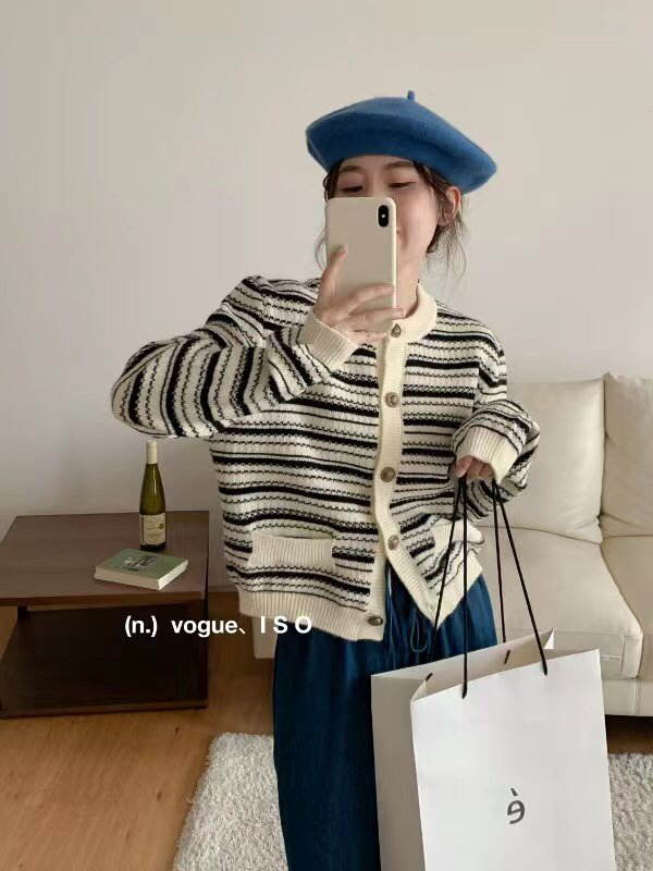 New in autumn! [ISO Korean series] Korean version of the French retro round neck long-sleeved striped knitted cardigan 177# HJY