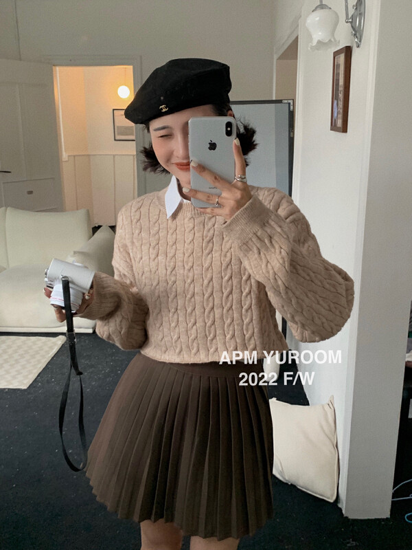 New in autumn! [APM YUROOM] Korean short embroidered twist warm sweater 6077# LSL