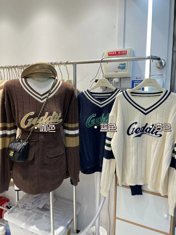 New in autumn! [JULIA] V-neck embroidered pullover warm sweater YS1-5032# PCZ