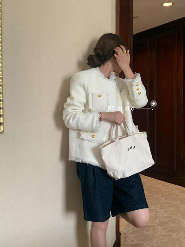 Autumn is new! [RS] Xiaoxiang style asymmetric oblique button raw edge short coat LL1026# FHX
