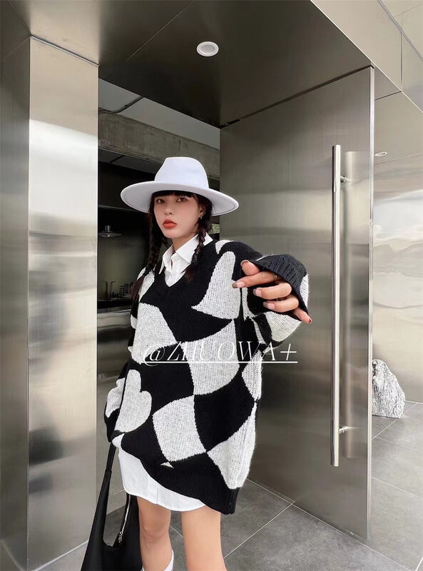 Autumn models are new! [Strictly selected by buyers - Zhuowa] Personalized color matching design loose V-neck warm sweater (excluding inner wear) 1328# CL