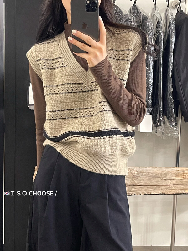 New in autumn! [ISO Korean] Korean version of the retro striped V-neck vest 22057# HJY