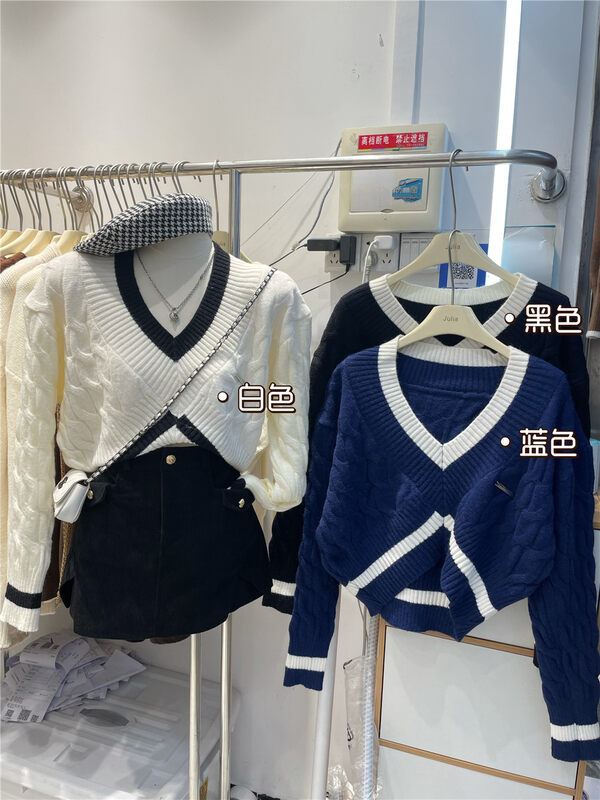 New in autumn!【JULIA】V-neck color-blocking versatile warm sweater 1273# PCZ